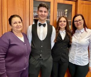 AZ ORSZÁG LEGJOBB PINCÉR TANULÓJA LÓNYAYS DIÁK