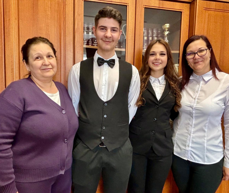 AZ ORSZÁG LEGJOBB PINCÉR TANULÓJA LÓNYAYS DIÁK