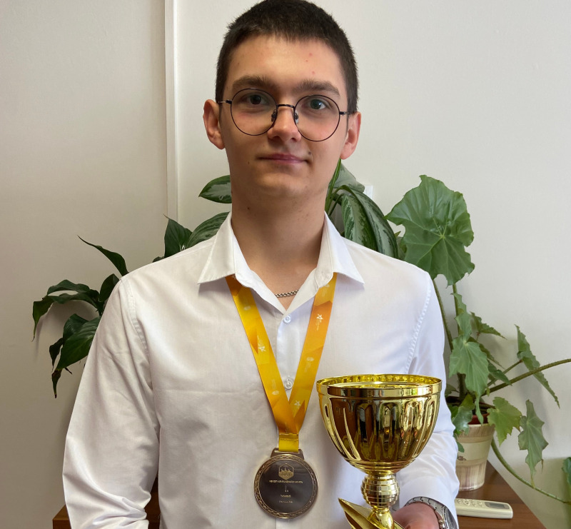 AZ ORSZÁG LEGKIVÁLÓBB PÉK-CUKRÁSZ TANULÓJA IS LÓNYAYS DIÁK